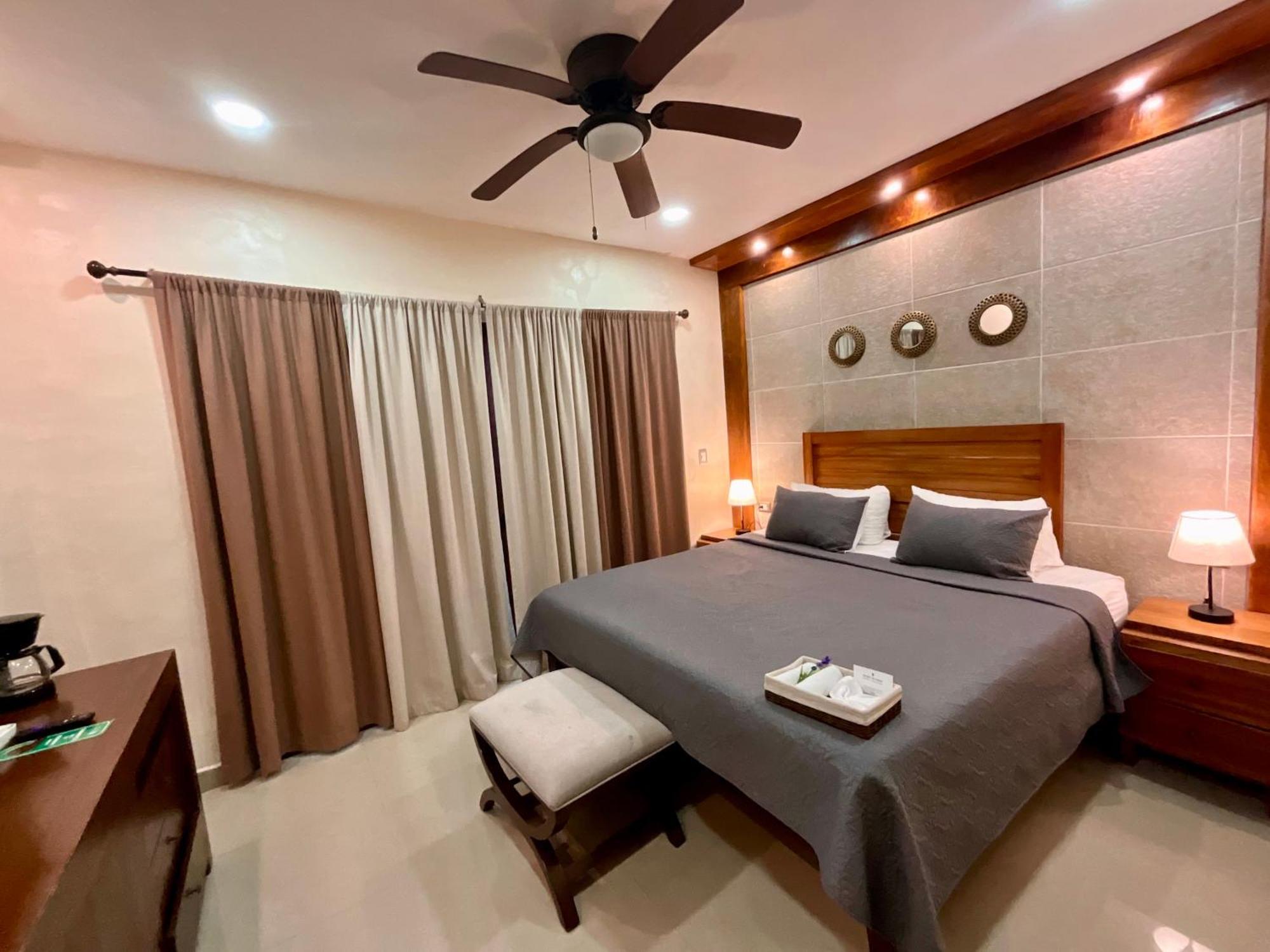 El Zaguan Colonial By Guruhotel วัลลาโดลิด ภายนอก รูปภาพ