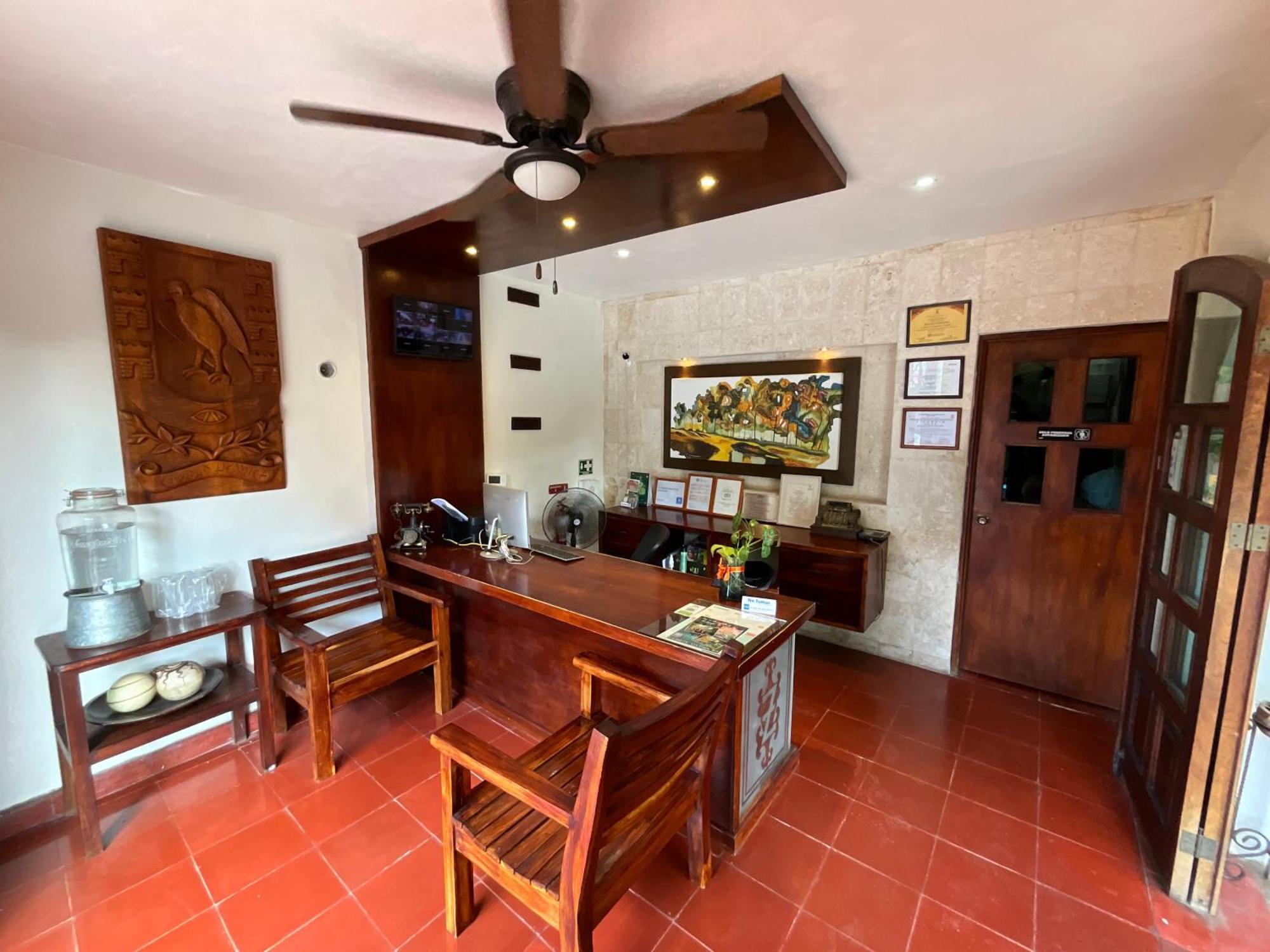 El Zaguan Colonial By Guruhotel วัลลาโดลิด ภายนอก รูปภาพ