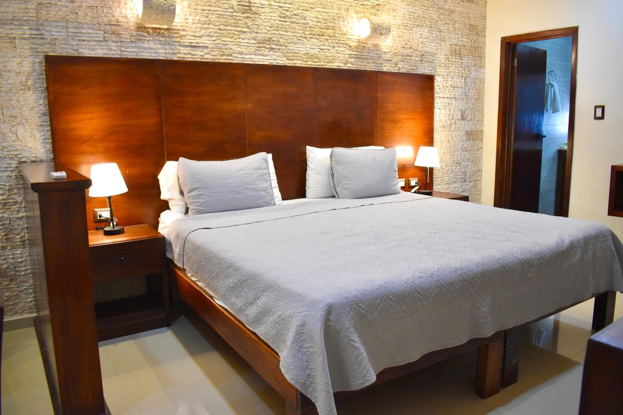 El Zaguan Colonial By Guruhotel วัลลาโดลิด ภายนอก รูปภาพ