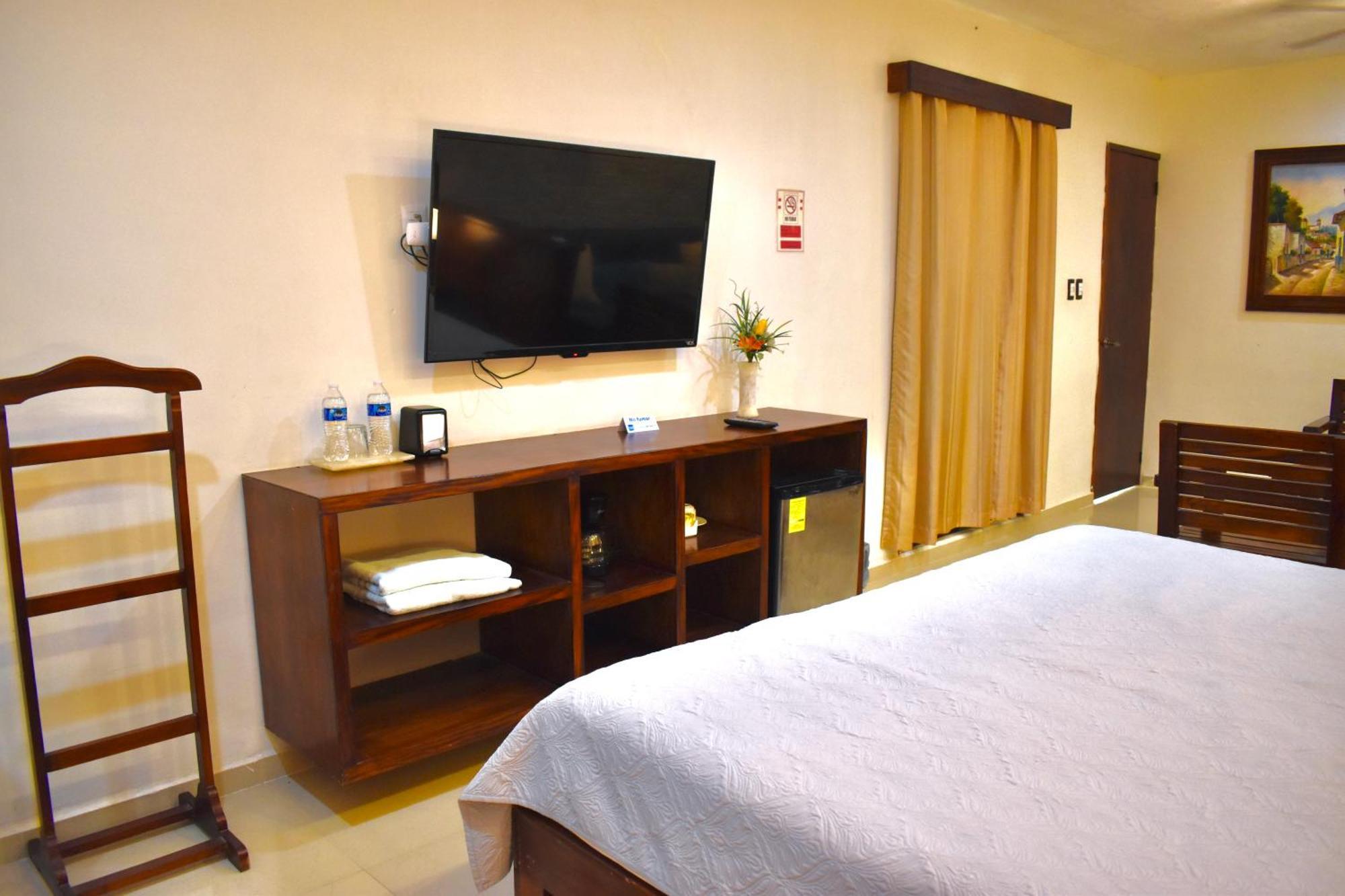 El Zaguan Colonial By Guruhotel วัลลาโดลิด ภายนอก รูปภาพ