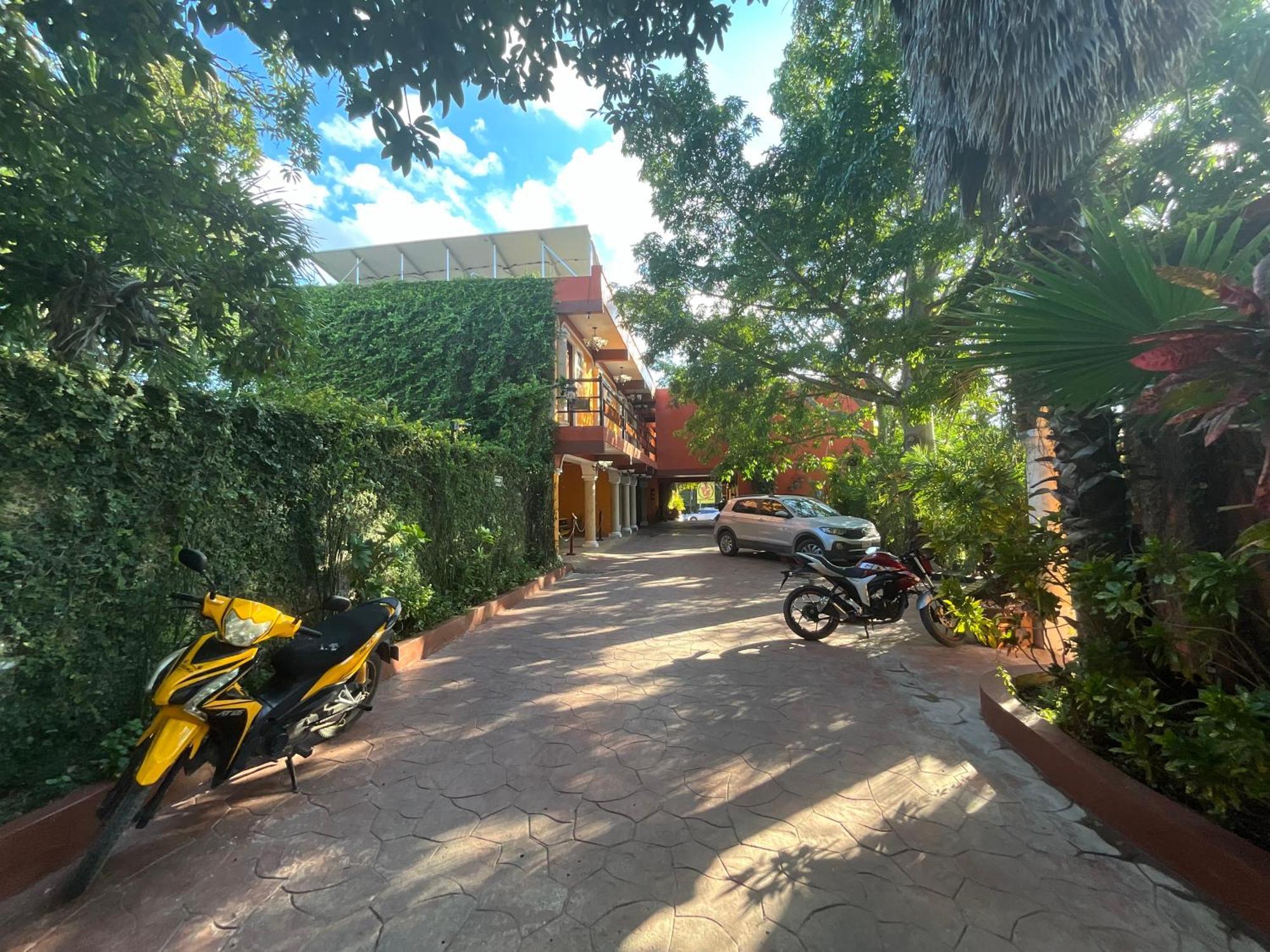 El Zaguan Colonial By Guruhotel วัลลาโดลิด ภายนอก รูปภาพ