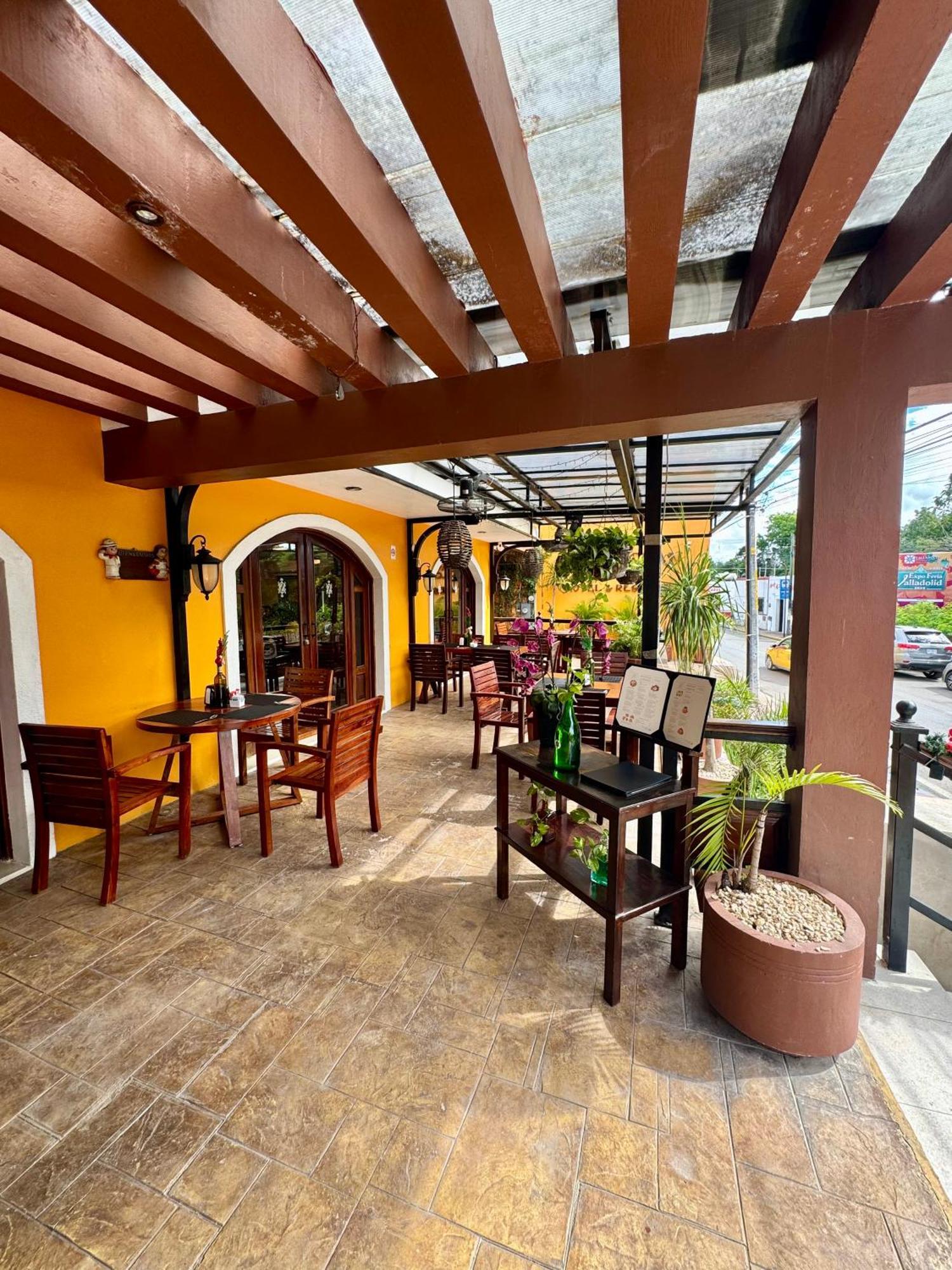 El Zaguan Colonial By Guruhotel วัลลาโดลิด ภายนอก รูปภาพ