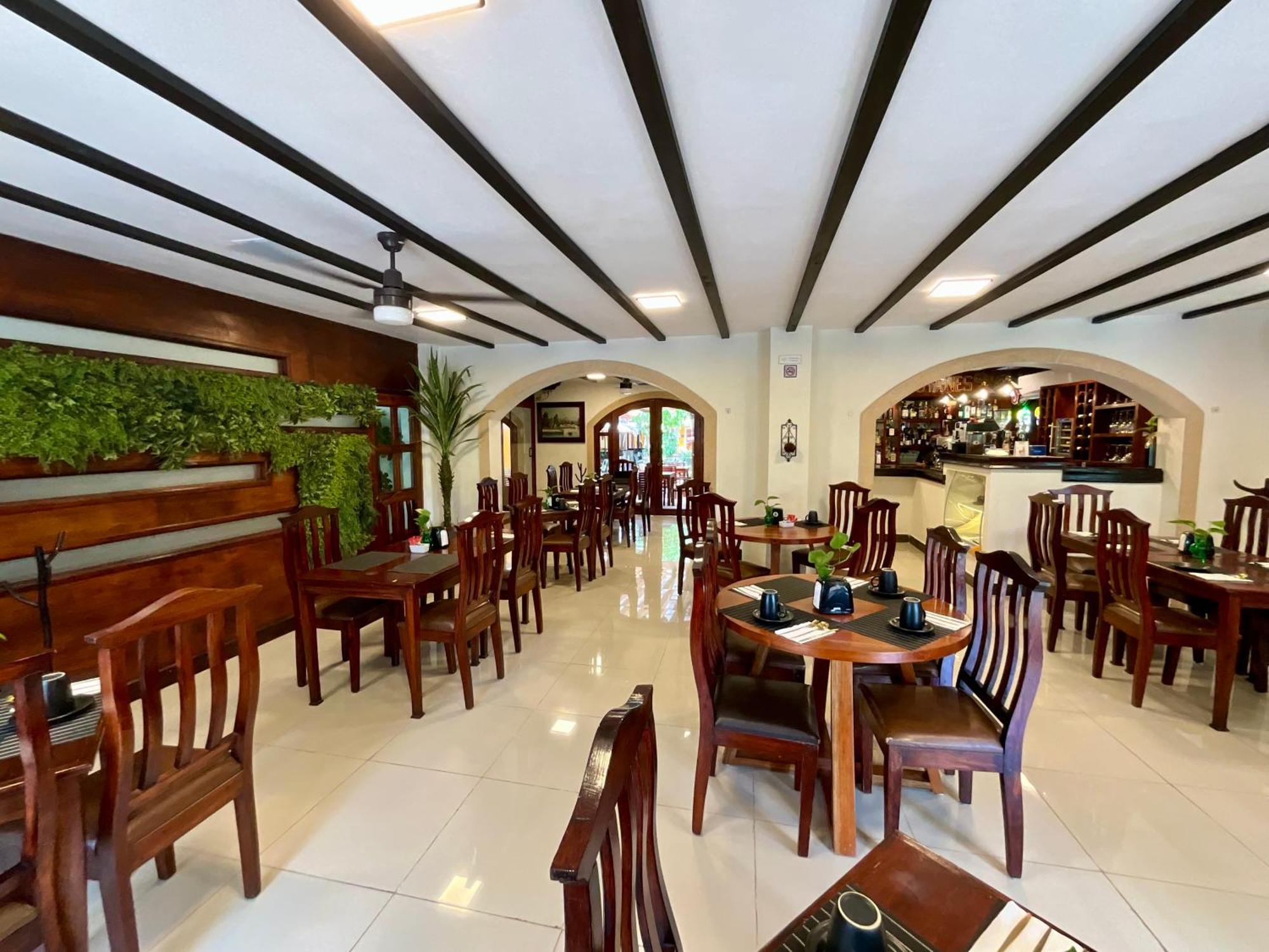 El Zaguan Colonial By Guruhotel วัลลาโดลิด ภายนอก รูปภาพ