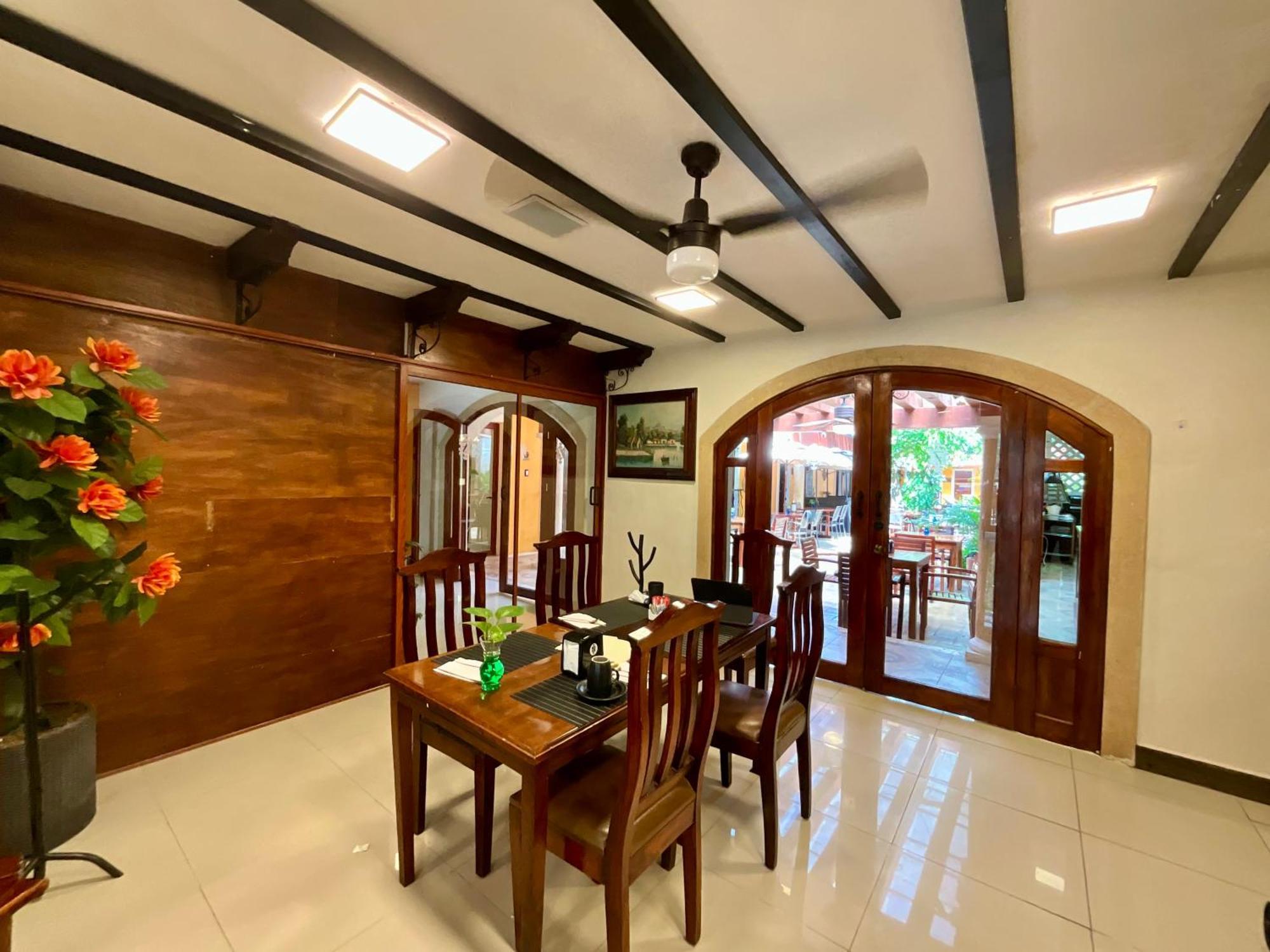 El Zaguan Colonial By Guruhotel วัลลาโดลิด ภายนอก รูปภาพ