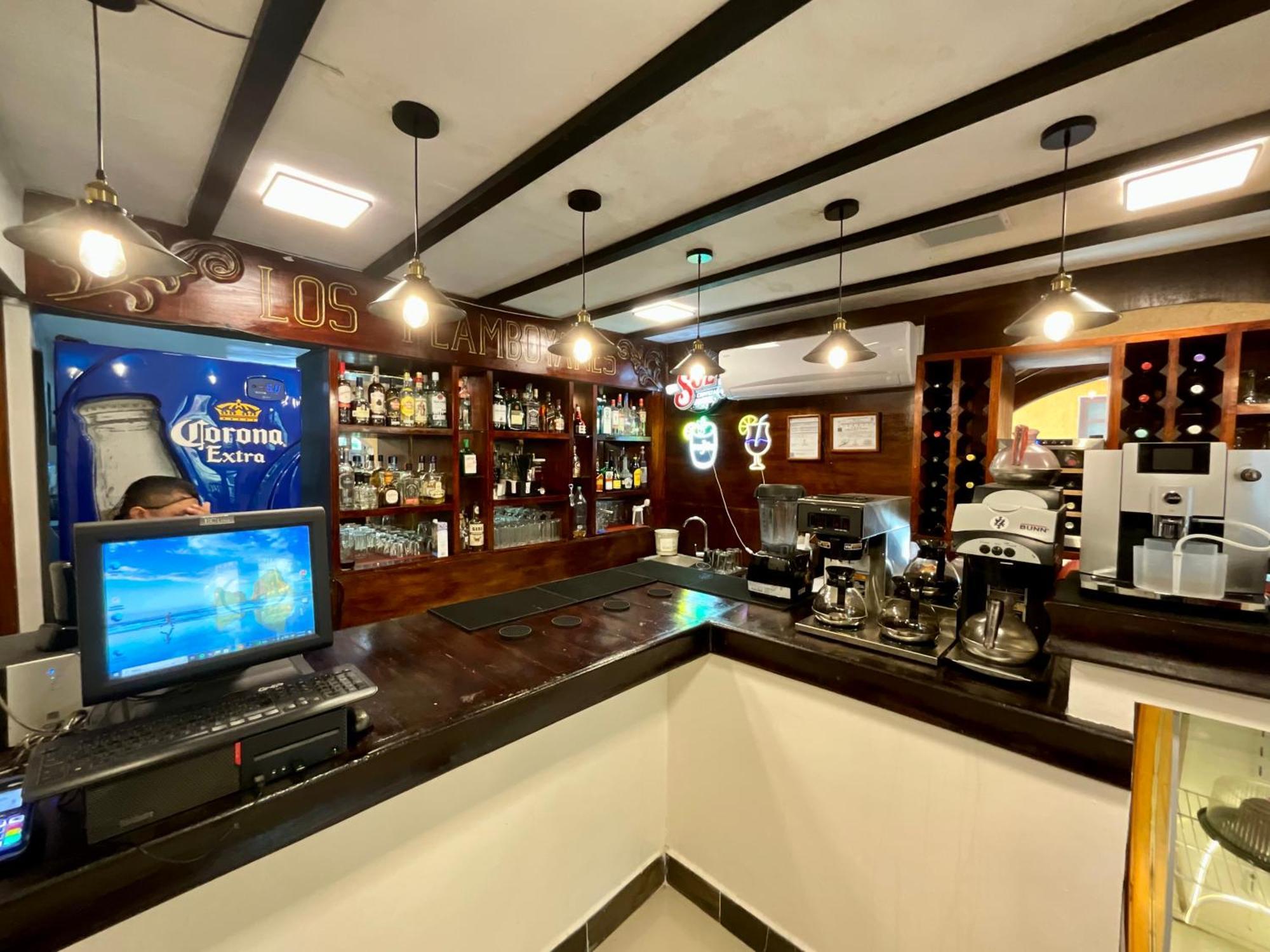 El Zaguan Colonial By Guruhotel วัลลาโดลิด ภายนอก รูปภาพ