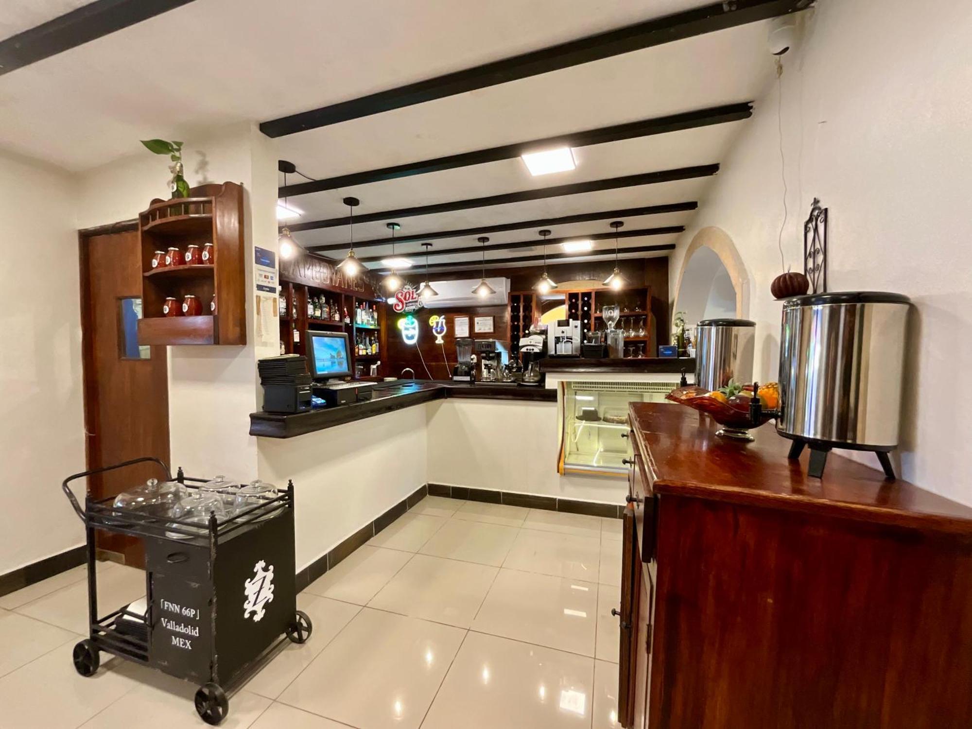 El Zaguan Colonial By Guruhotel วัลลาโดลิด ภายนอก รูปภาพ