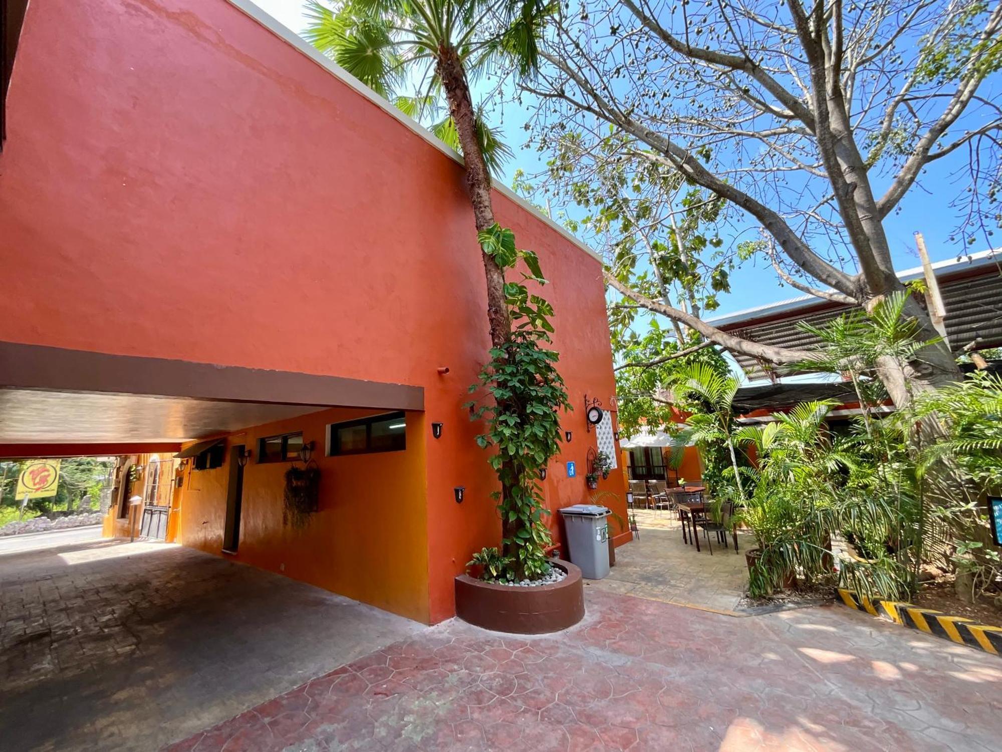 El Zaguan Colonial By Guruhotel วัลลาโดลิด ภายนอก รูปภาพ
