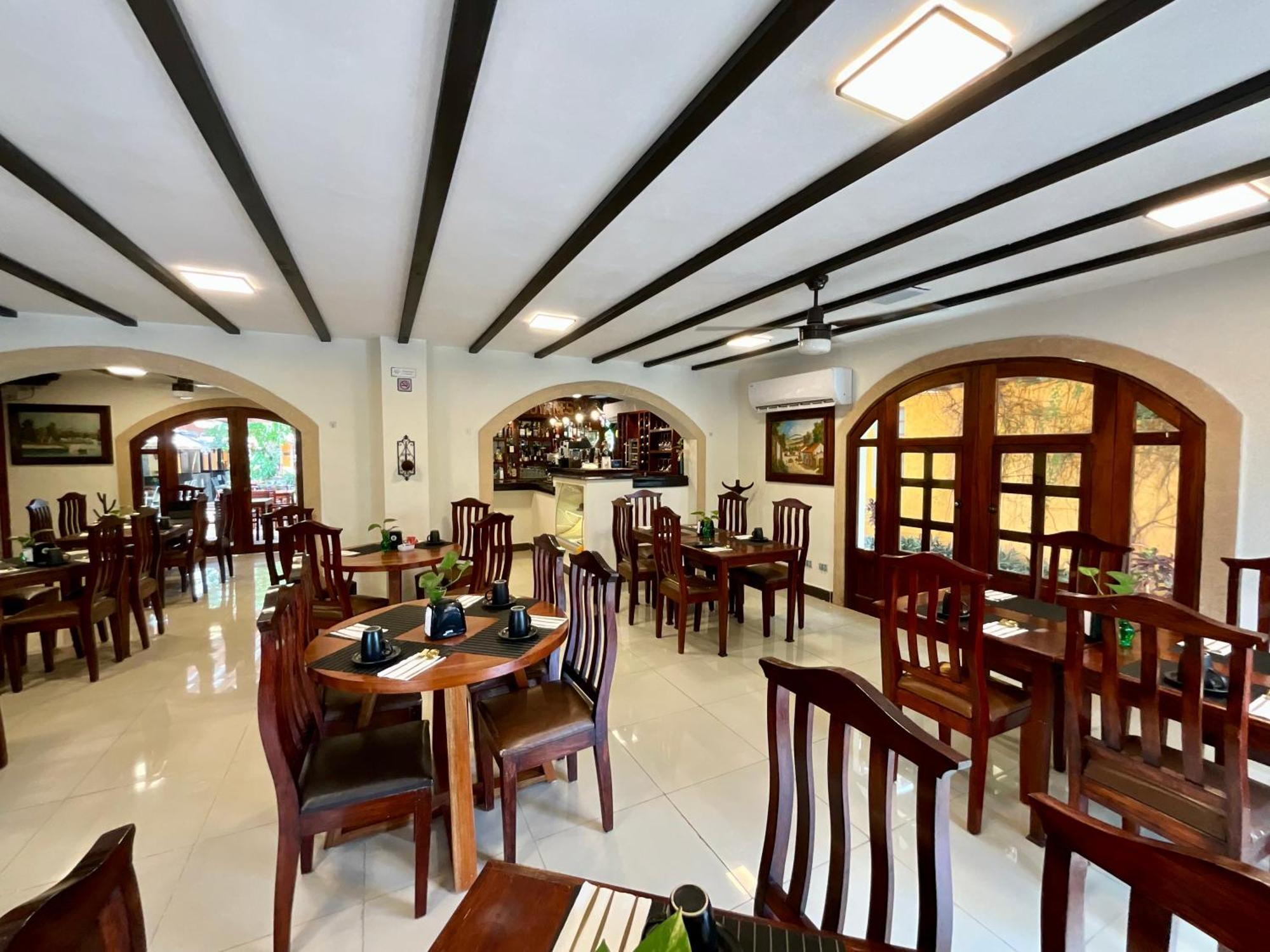 El Zaguan Colonial By Guruhotel วัลลาโดลิด ภายนอก รูปภาพ